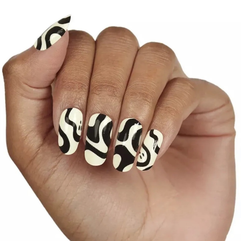*Retired* Color Street: Feeling Fab-boo-lous | Halloween Glow in the Dark Black - Picture 11 of 14